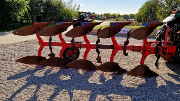 MF / Overum 5 furrow plough