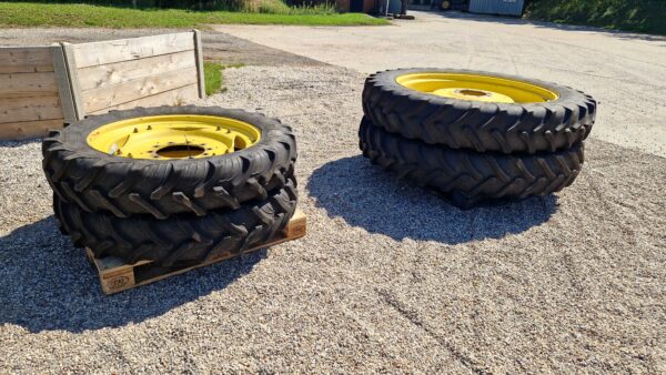 Set of 13.6R48 Alliance & 270/95R36 Taurus rowcrops, to suit JD