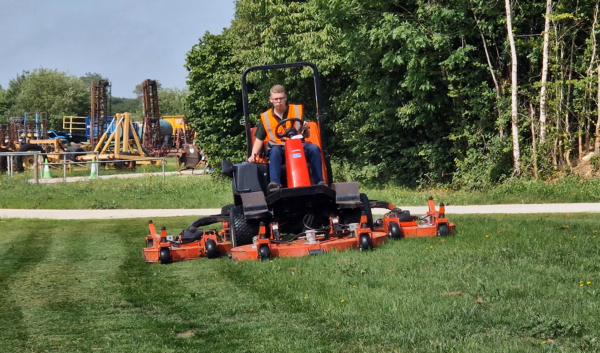 2012 Jacobsen R-311T Rotary Mower