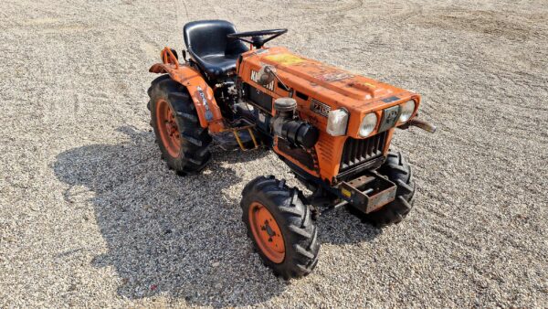 Kubota B7100 4WD Tractor