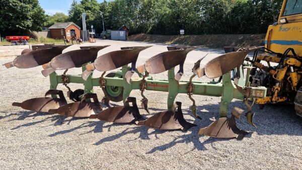 Dowdeswell DP1 5 Furrow plough