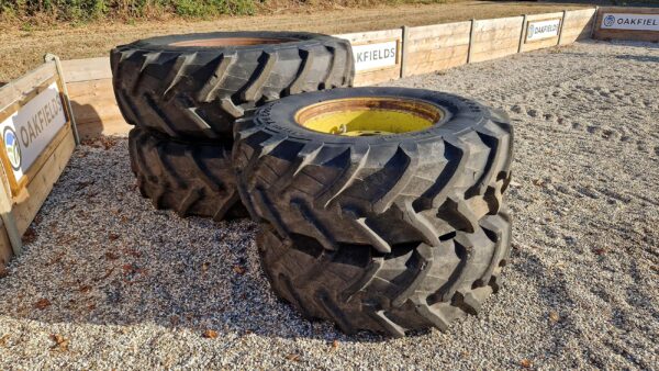 Set of 520/85R38 & 420/85R28 Pirelli tyres on rims, to suit John Deere 7600-7810 and similar