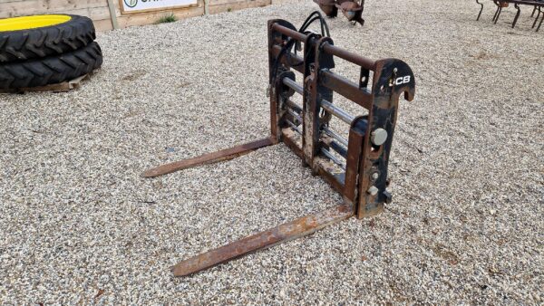 2016 JCB Q-fit Headstock with Pallet Tines