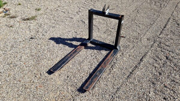 Pallet forks, to suit tractor