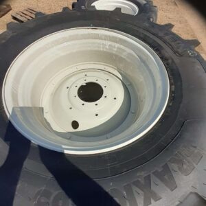 Vredestein 650/65R38 and 540/65R28 wheelset - Image 4