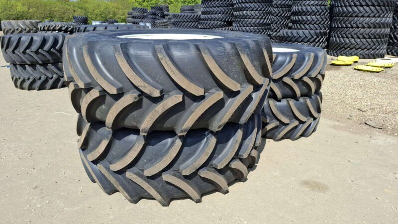 Vredestein 650/65R38 and 540/65R28 take-off wheelset