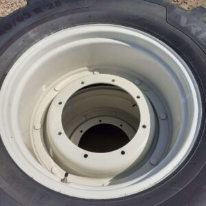 Vredestein 650/65R38 and 540/65R28 wheelset - Image 3