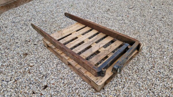 Pair of 5 foot / 1.5m Pallet Tines